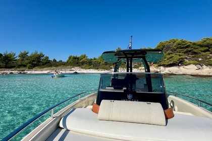 Charter Motorboat Invictus GT280s Halkidiki