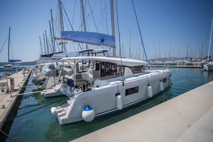 Hire Catamaran Lagoon-Bénéteau Lagoon 42 - 4 + 2 cab. Athens