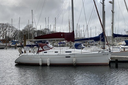 Hire Sailboat Beneteau 311 Poole Harbour