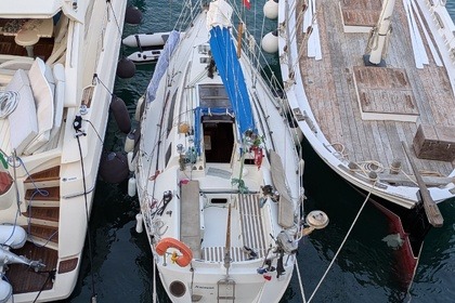 Hire Sailboat Bénéteau First 305 GTE Saint-Mandrier-sur-Mer