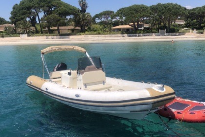 Rent a boat in St Tropez and cruise to Pamepelonne Beach!
