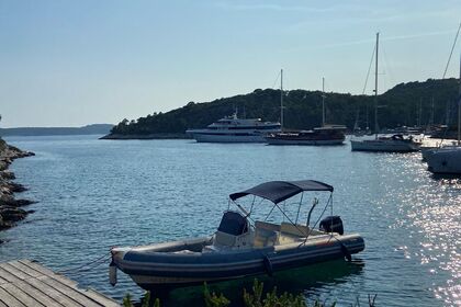 Hire Motorboat Joker Clubman 26' Hvar