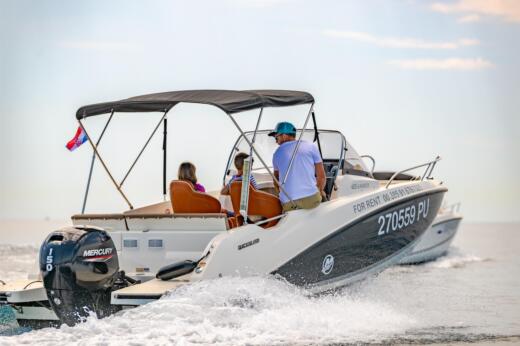 Motorboat Quicksilver 605 Active Sundeck Boot Grundriss