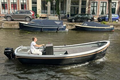 Verhuur Motorboot . . Leiden