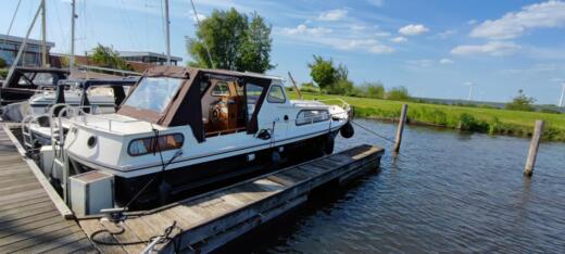 Spakenburg Houseboat Curtevenne 830AK alt tag text