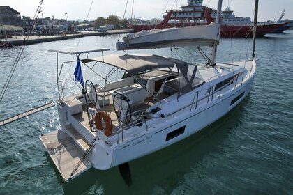 Rental Sailboat Beneteau Oceanis 46.1 Alimos