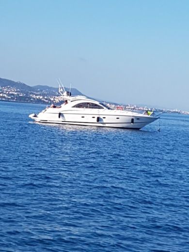 Barcelona Motor Yacht Sunseeker 50 Camargue alt tag text