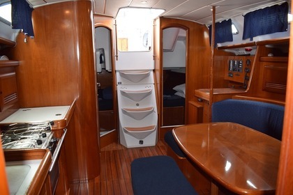 Location Voilier BENETEAU OCEANIS 393 Carloforte