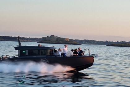 Charter Motorboat XO BOATS XO EXPLR 10 Sport Dinard