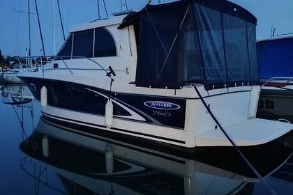 Charter Motorboat Beneteau Antares 760 Šibenik