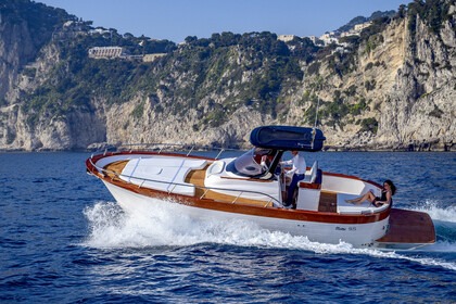 Verhuur Motorboot Gozzo Mimi Libeccio 9.5WA Capri