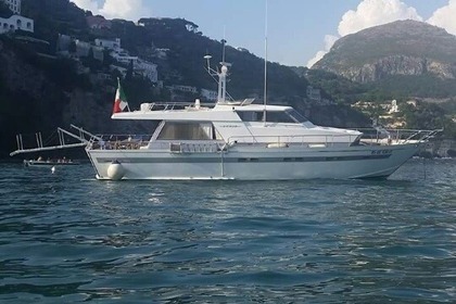 Noleggio Yacht a motore Cantieri di Pisa Akhir 16,60 Salerno