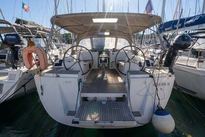 Hire Sailboat Dufour Yachts Dufour 445 Saint-Mandrier-sur-Mer