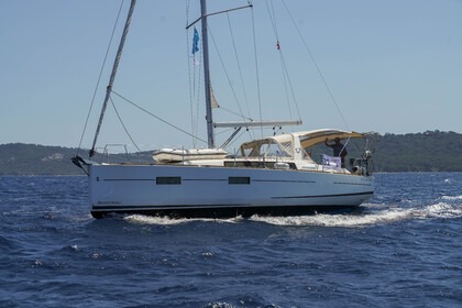 Rental Sailboat Beneteau Oceanis 38.1 Toulon