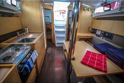 Verhuur Zeilboot Beneteau Oceanis 38 Pomer