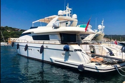 Hire Motor yacht San Lorenzo 82 Castellammare di Stabia