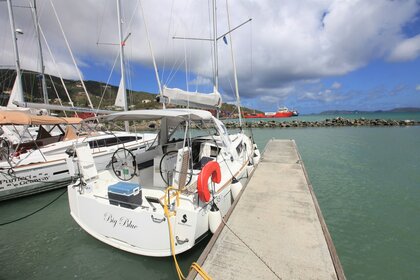 Hire Sailboat BENETEAU OCEANIS 35.1 Tortola