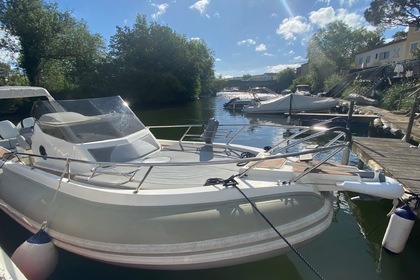 Hire RIB Capelli Tempest 1000 WA Grimaud