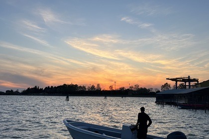 Charter Motorboat Conero Drifting Venice