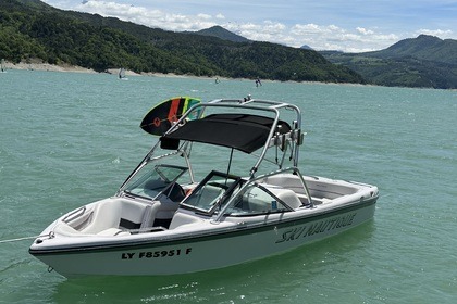 Rental Motorboat Correct-craft Ski nautique 206 Treffort