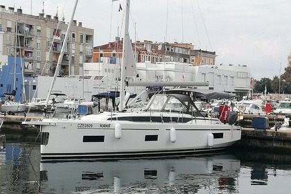 Noleggio Barca a vela  Bavaria C38 (2 heads) Zara