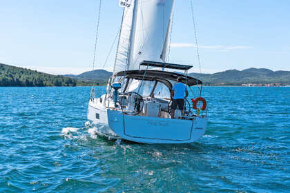 Charter Sailboat Bénéteau Oceanis 40.1 - 3 cab. Skradin