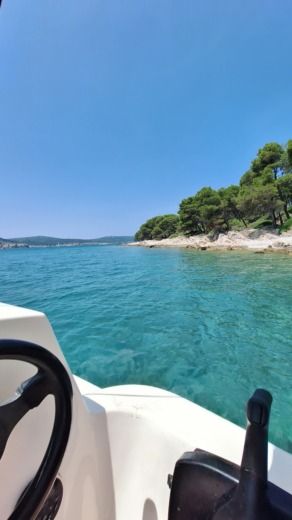 Općina Sveti Filip I Jakov Motorboat Adria 500 alt tag text