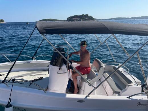 Hvar Motorboat BLUMAX BLULINE 19 alt tag text