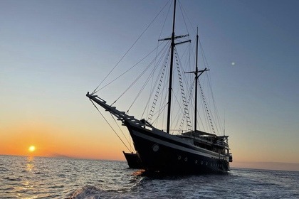 Miete Motorboot Scubaspa Zen Phinisi - Indonesian Traditional Luxury Vessel Sanur