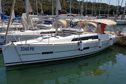 Hire Sailboat Dufour Dufour Grand Large 382 Pula