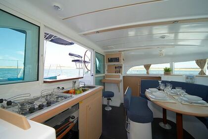 Location Catamaran Lagoon LAGOON 380 (4 CAB+2) Mahé