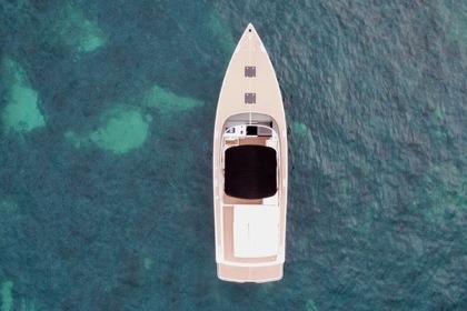 Charter Motorboat Vandutch Marine 40 Saint-Tropez