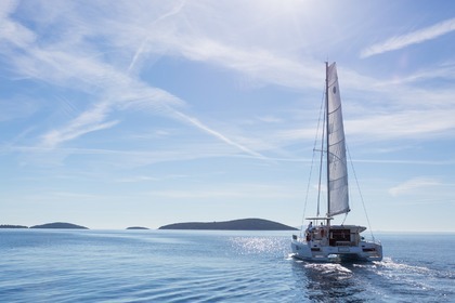 Location Catamaran LAGOON 42 BRIGHT SKY Trogir