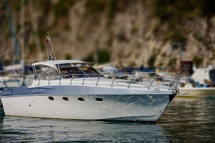 Hire Motorboat Ferretti Altura 40 Golfo Aranci