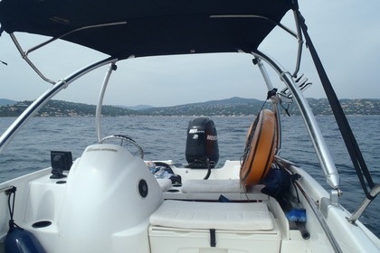 Verhuur Motorboot Boston Whaler 170 super sport Sainte-Maxime