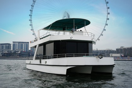 Verhuur Motorjacht Conwy castle party boat Dubai