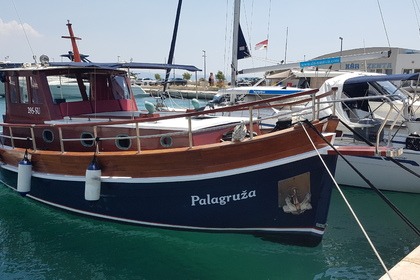 Rental Motorboat Traditional Croatian boat Leut Palagruža Split