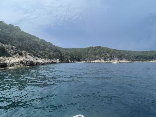 Saint-Cyr-sur-Mer Motorboat Quicksilver Activ 555 Open alt tag text