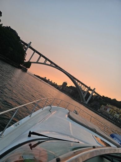 Oporto Motorboat SEA RAY 460sundancer alt tag text