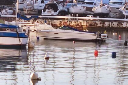 Hire Motorboat Sea Ray Cuddy Cabin 250 Pieta