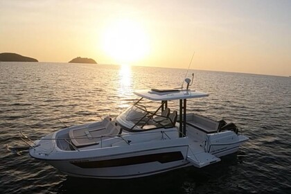 Charter Motorboat Jeanneau Cap Camarat 9 WA série 2 Les Trois-Îlets