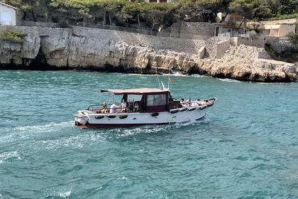 Rental Motorboat PANTASSO Bateau en bois / Vedette à passagers Cassis