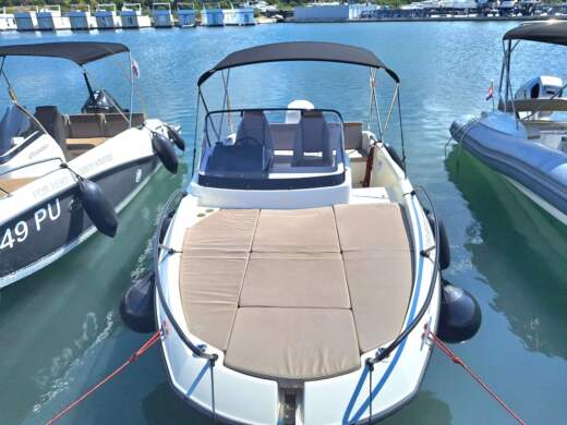 Motorboat Quicksilver Activ 605 Sundeck Boot Grundriss