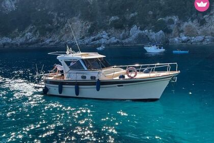 Miete Motorboot Fratelli Aprea 32 Hard Top Capri