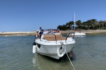 Charter Motorboat BENETEAU VEDETTE À MOTEUR AVEC CAPITAINE Pornichet