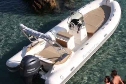 Charter Motorboat Capelli 650 La Ciotat