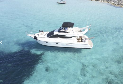 Motorboat LUXURY YACHT Marina IBIZA Plattegrond van de boot