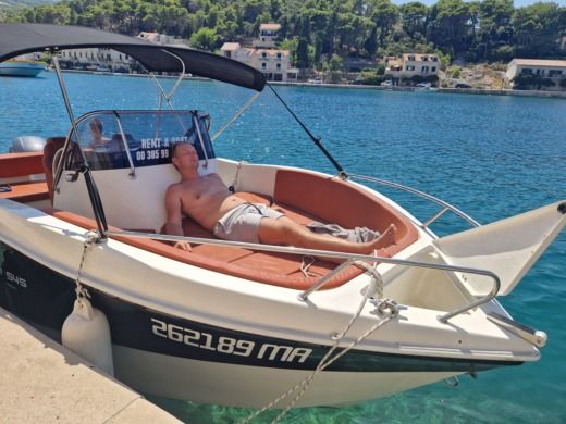 Makarska Motorboat Barracuda 545 alt tag text