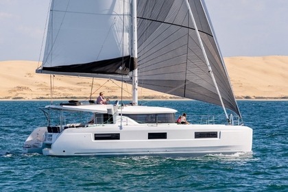 Charter Catamaran Lagoon-Bénéteau Lagoon 46 - 4 + 2 cab. Praslin