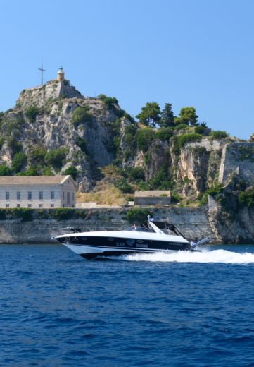 Motorboat Sunseeker 38 Martinique Boat layout